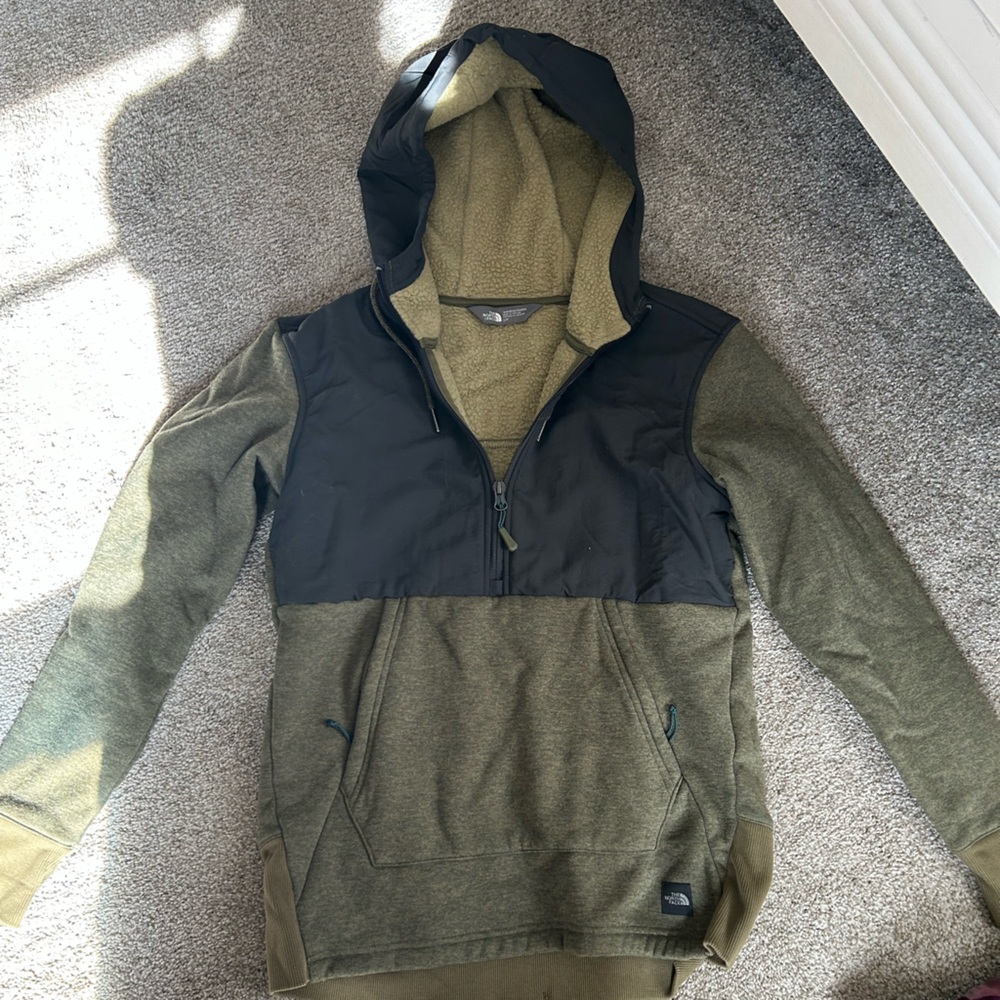 Women’s North Face Half Zip size small